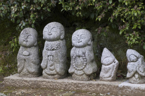 monk-statues
