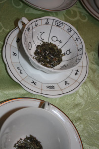 tea-leaves-in-cup-before